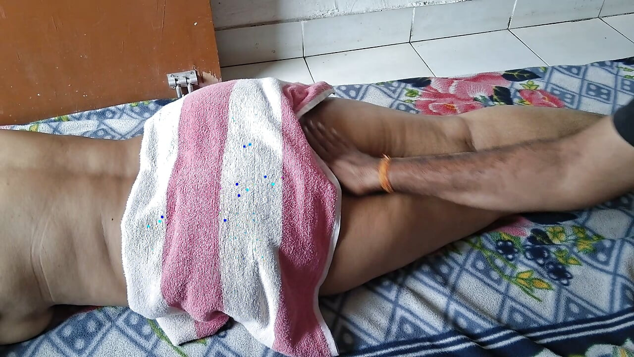 Mona Bhabhi's fair body massage massage made sister-in-law happy today