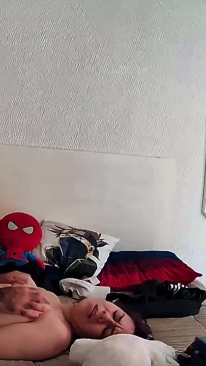 Mera parosi apne pati ki tulna men mere saath adhik chudaee karta hai . klip 1