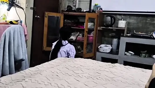 Тайская студентка в видео от первого лица (за сценой)