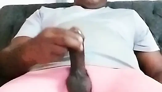 Kanepede mastürbasyon yapıyor