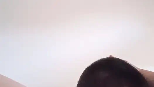Iss meine und hält es still