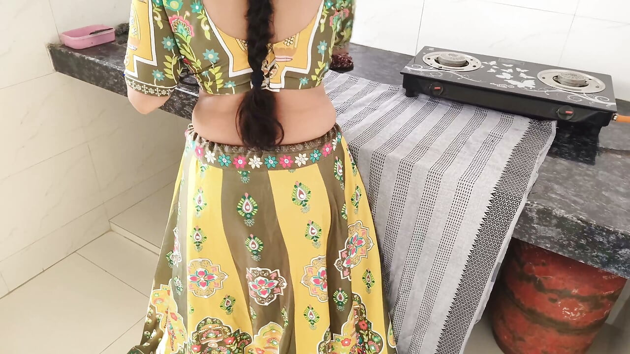 I went to bhabhi's house when her brother not at home and enjoyed a lot with my lovely bhabhi, Full Hindi Viral Video