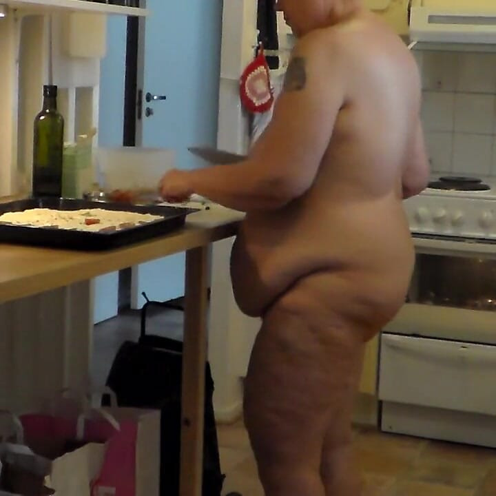 Jen is all nude and baking