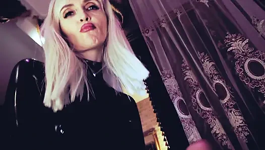 Ateşli domina eva lateks yarakla oynuyor cbt oyuncakları bdsm sapık kadın egemenliği fetiş orta yaşlı seksi olgun sahibe sarışın