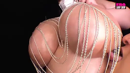 Конечная сила изгибов, как Shiho показывает ее смелое, потрясающее присутствие t-Cup - сцена 4