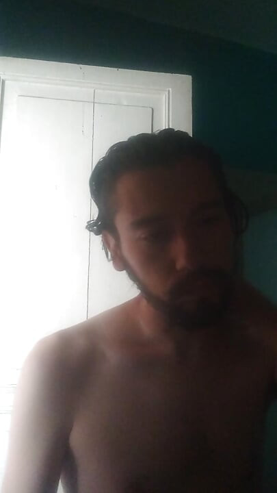 I record myself doing a skincare in the morning