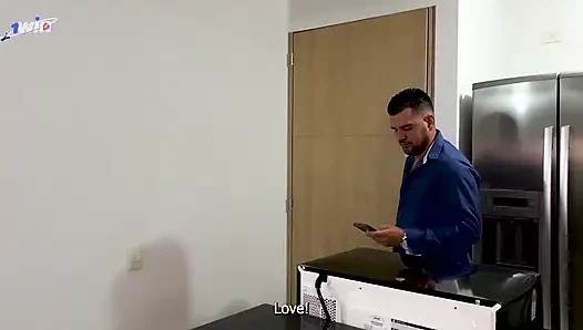 Suamiku selingkuh sama adik tiriku dan dia baru tahu kalau dia ngentot memekku habis-habisan sampai crot di dalam!