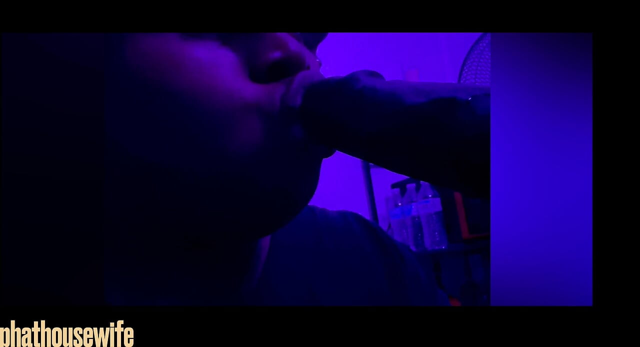 Mollige ebenholz lutscht dildo