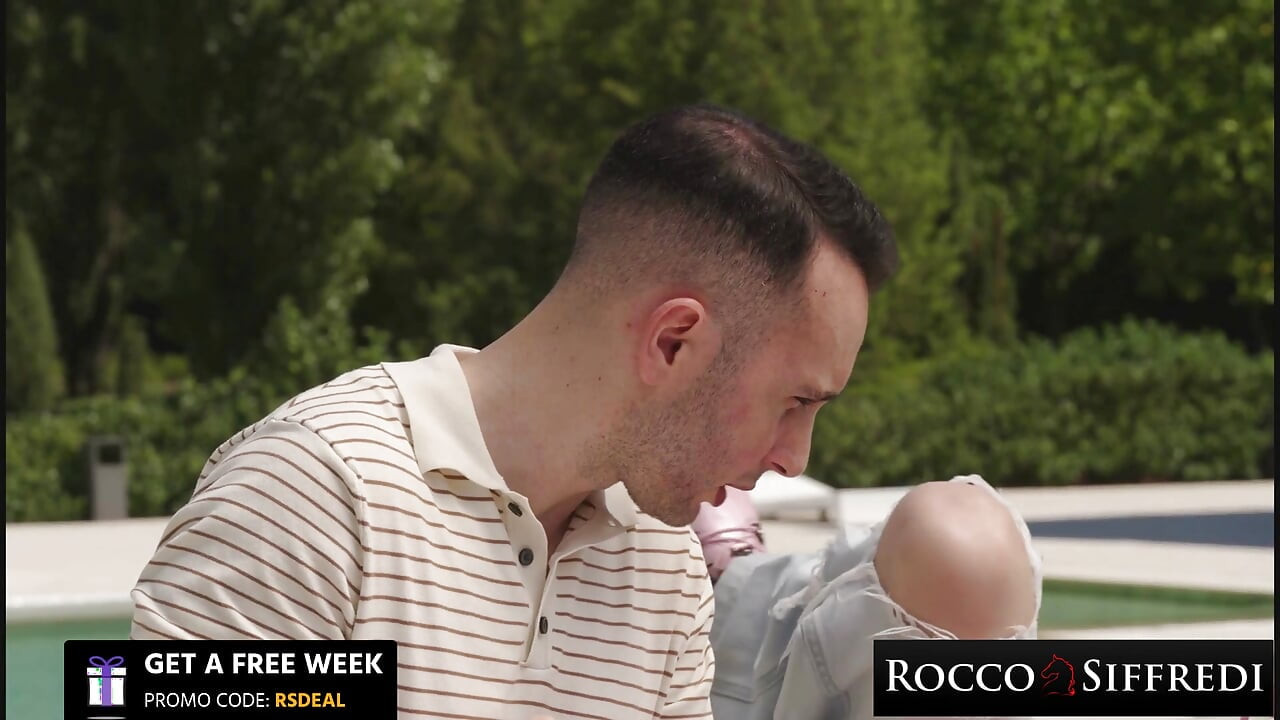 Rocco Siffredi - 饥渴的学生勾引巨大的鸡巴老师