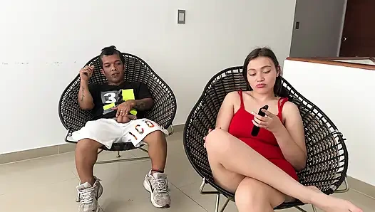 Ona kız arkadaşımla sikişirken videolar gösterdim... Filmde beni mastürbasyon yaparken yakaladı ve yine de onunla yatmaya çalıştı