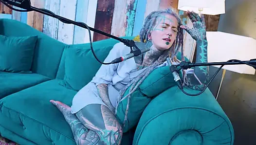 Я говорю об I - Изоляция - подкаст ASMR, SFW говорит готессу, худенькая девушка дреды татуированная модель татуированная девушка