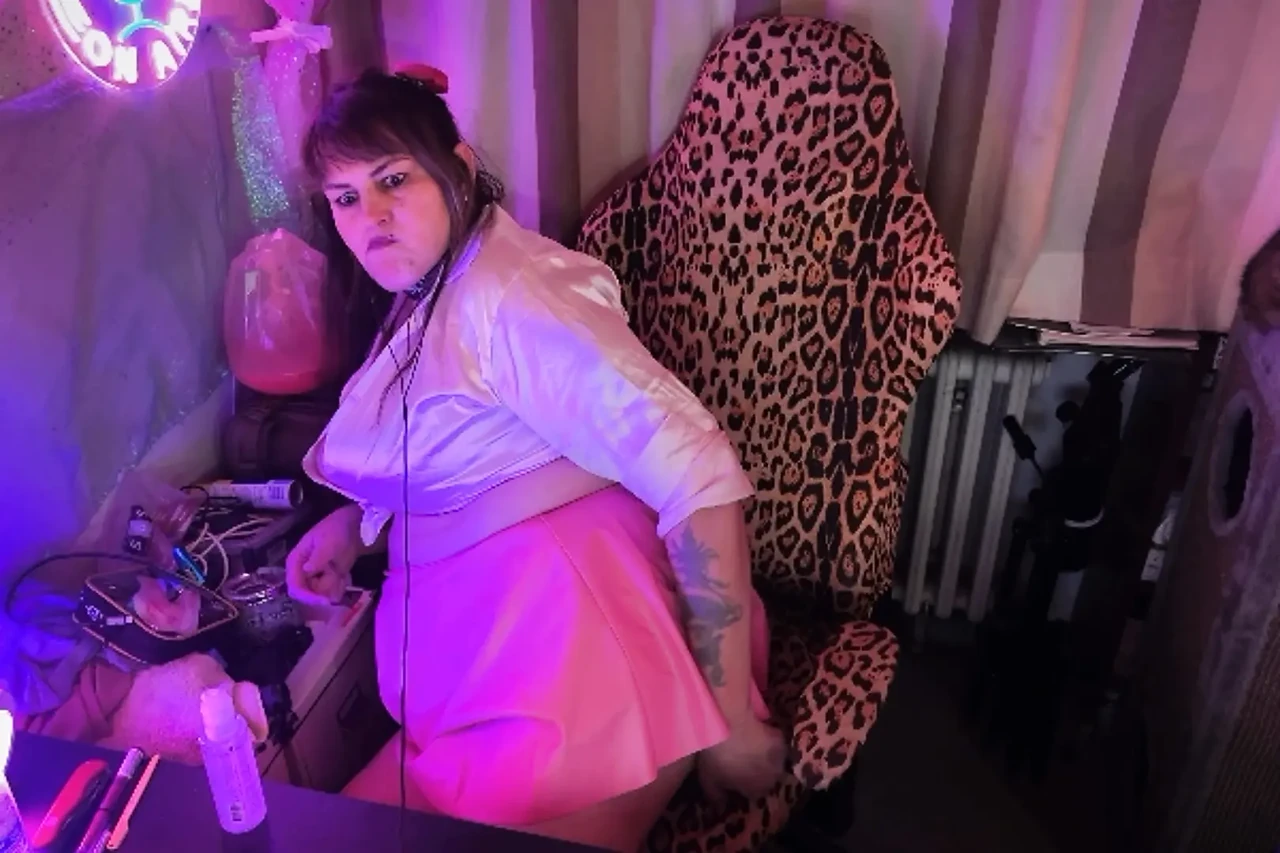 Give me an anal dildo
