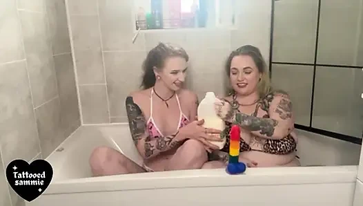 Cewek bambi lagi asik muasin memeknya sampai muncrat