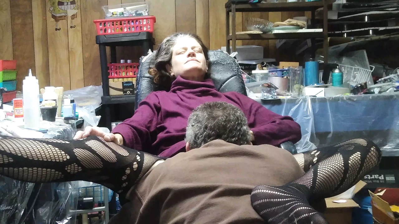 Pussy ăn phá vỡ trong các phòng thu