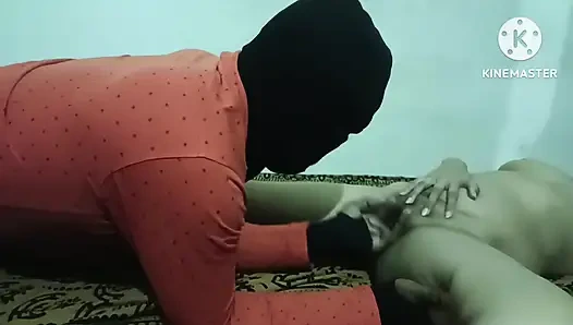 Karı koca yatak odasında romantik bir seks yapıyor