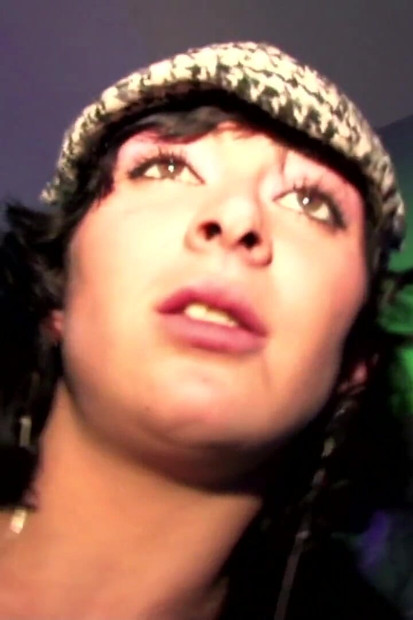 Dve napaljene tetovirane ribe se jebu u trojci