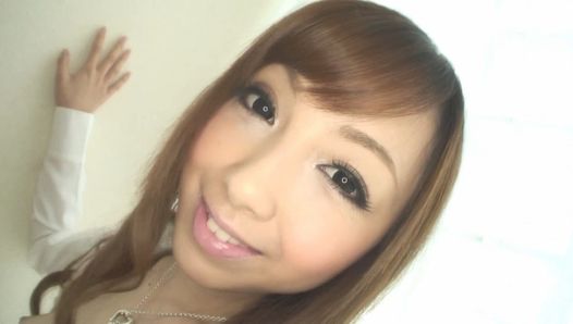 Bela adolescente japonesa tem sua buceta peluda lambida e gozada