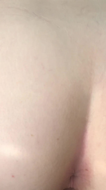 令人兴奋的时刻来自“他不想给我射精，所以我用我紧致的流着白浆的阴户抓住了他的大黑屌，并得到了我应得的精液”