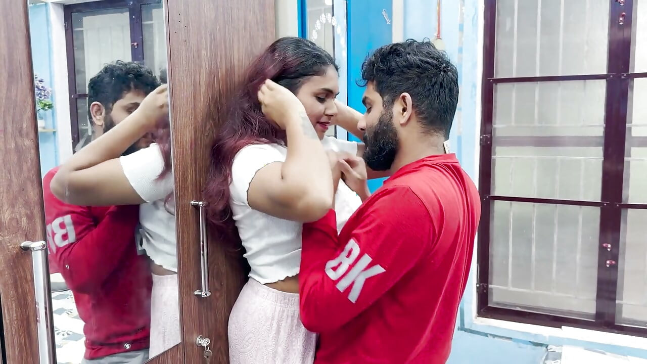 Hermanastra y hermanastro parte 1, romance duro caliente en el dormitorio con bloqueo labial largo