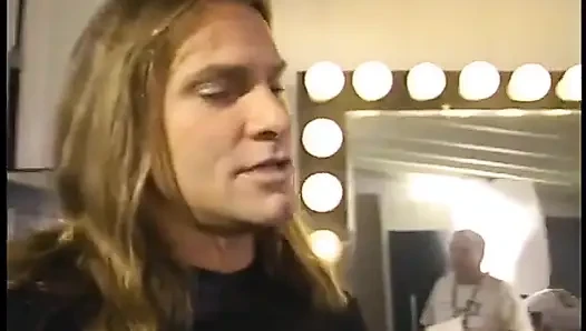 Juicy blonde babe with perfect boobs was drilled by long haired man in the green room