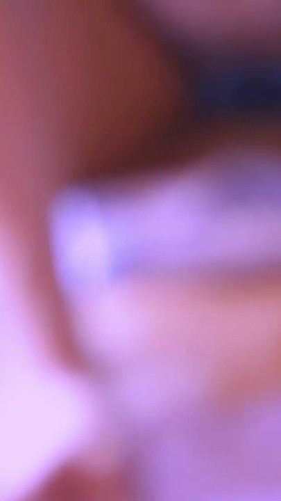 新婦の親友と新郎の友人が写真撮影中に彼の部屋でセックス | クリップ 1