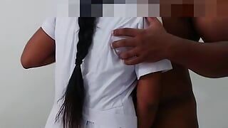 スリランカの大学生のカップルは放課後のセックスをしています