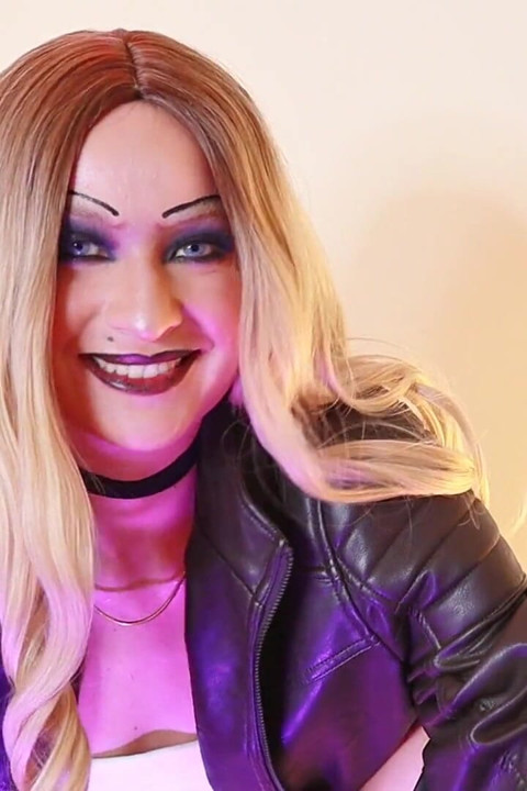 Tiffany Ray Smokes Naked and Masturbates