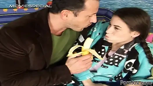 Nasse süße nimmt einen fetten schwanz