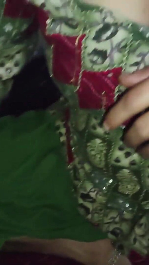 Dever flirtează cu bhabi Vorbe hindi complet murdare, festival desi de sex holi în bucătărie | Clip 1