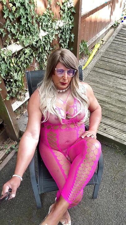 Sexy Crossdresser Kellycd2022's in pink fishnet catsuit and heels