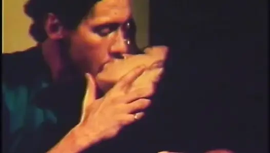Sexy junges mädchen in einer harten retro-sexszene