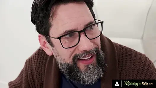 Mommy's Boy - массивные сиськи грудастой крошки вдохновляют на порно сценарий с жестким трахом сисек с камшотом