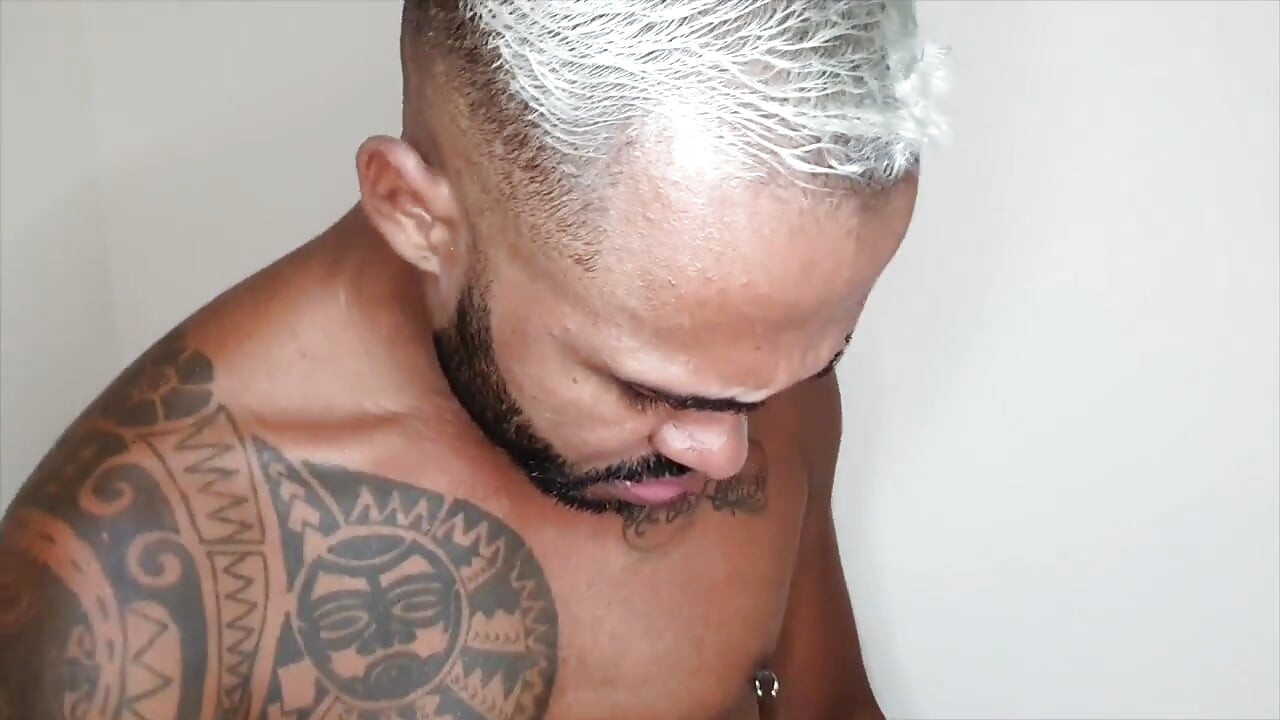 Maxence Nagel used raw by straight top Latino