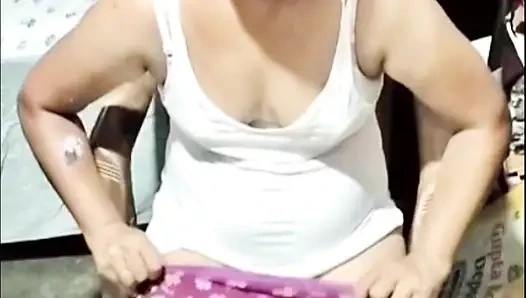 Erotic Desi girl gets nude and pissing