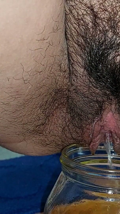 Seksi kıllı amcığı büyük memeli büyük götü gözetliyorum. Kıllı orta yaşlı seksi kadın çıplak kıyafetlerini deniyor. | Klip 1