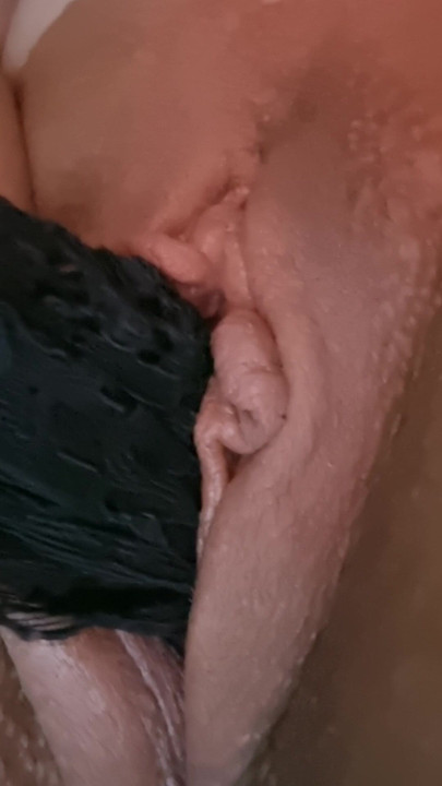 Tirando a calcinha da minha boceta