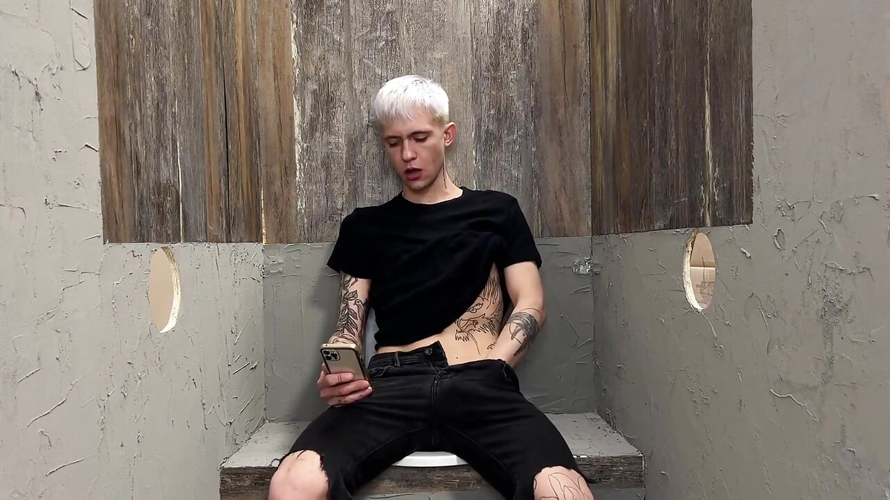 I Went to Masturbate in the Toilet, but in the End They Stuffed Me in My Mouth and Ass