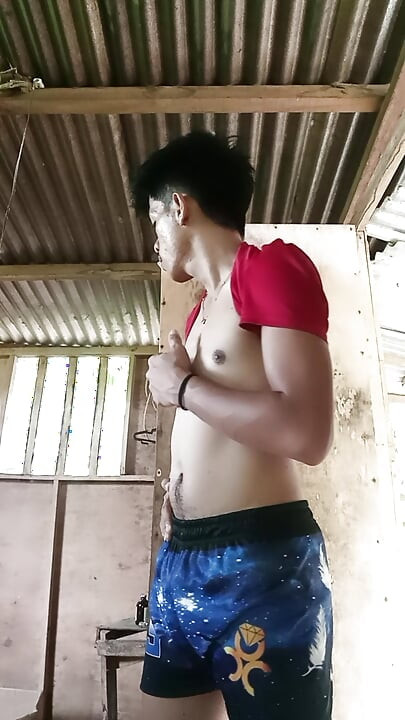 Twink Jameson的热辣户外手淫和肥皂淋浴玩