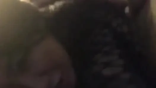 Ciddi bir apex oyununun ortasındaydım, sikişmek istedim, bu yüzden çoklu görev yapmak zorunda kaldım