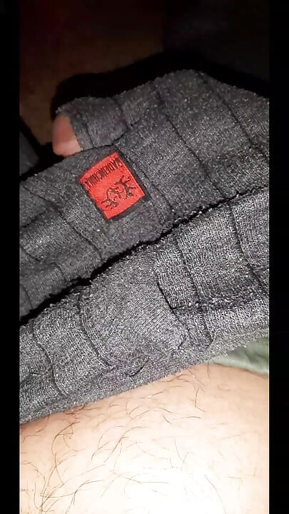 viri iz rupe u hlačama