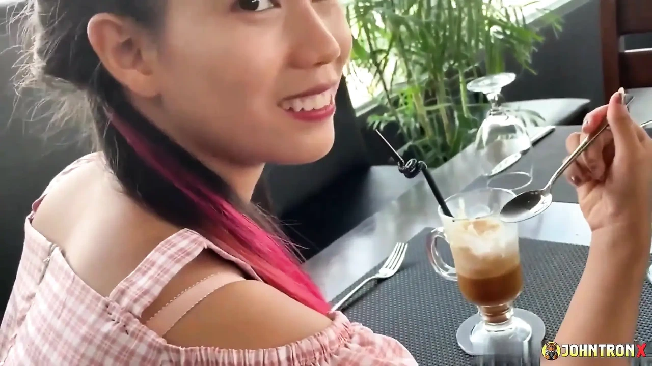 Johntronx - 一个完美的泰国素人被干并被内射