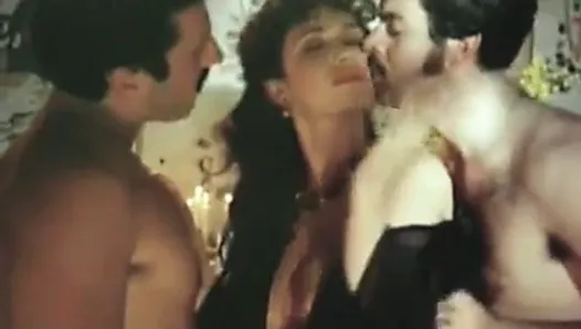 Dolce pelle di Angela 1986 (Threesome erotic scene) MFM