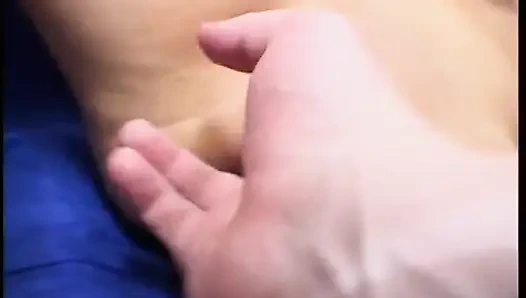 Pelacur pirang mengisap kontol dalam aksi pov saat casting