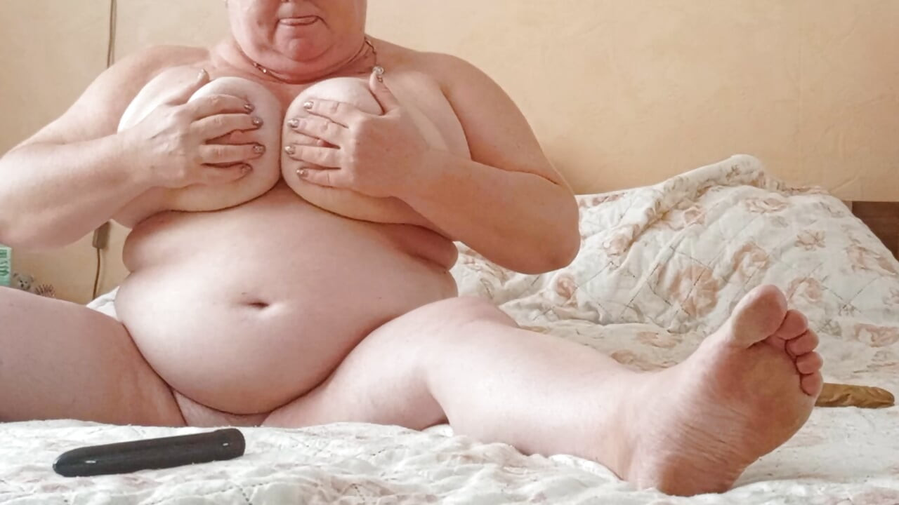 neighbor masturbates naked on the bed