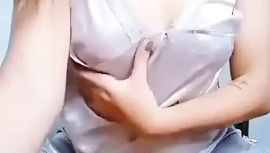 En sevdiğim oyuncakla oynuyorum