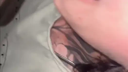 Сводная сестра делает минет, заканчивается чем-то другим.