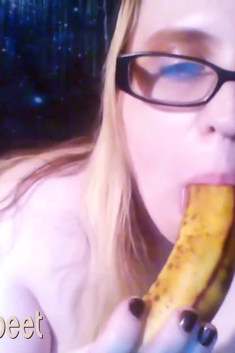 Saya suka pisang awak yang dibintangi Alexsis Sweet