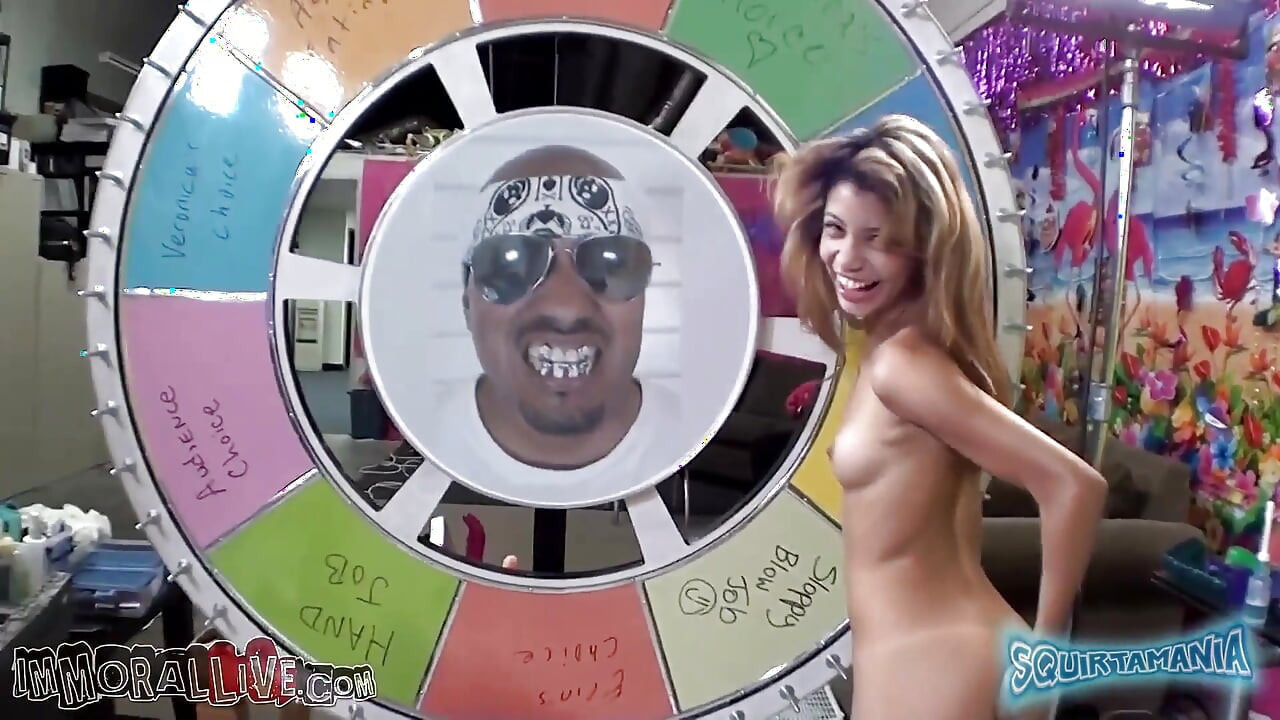 Veronica Rodriguez zapůsobí ve stříkací hře v teen trojce - STŘÍKÁNÍ VETEGEM