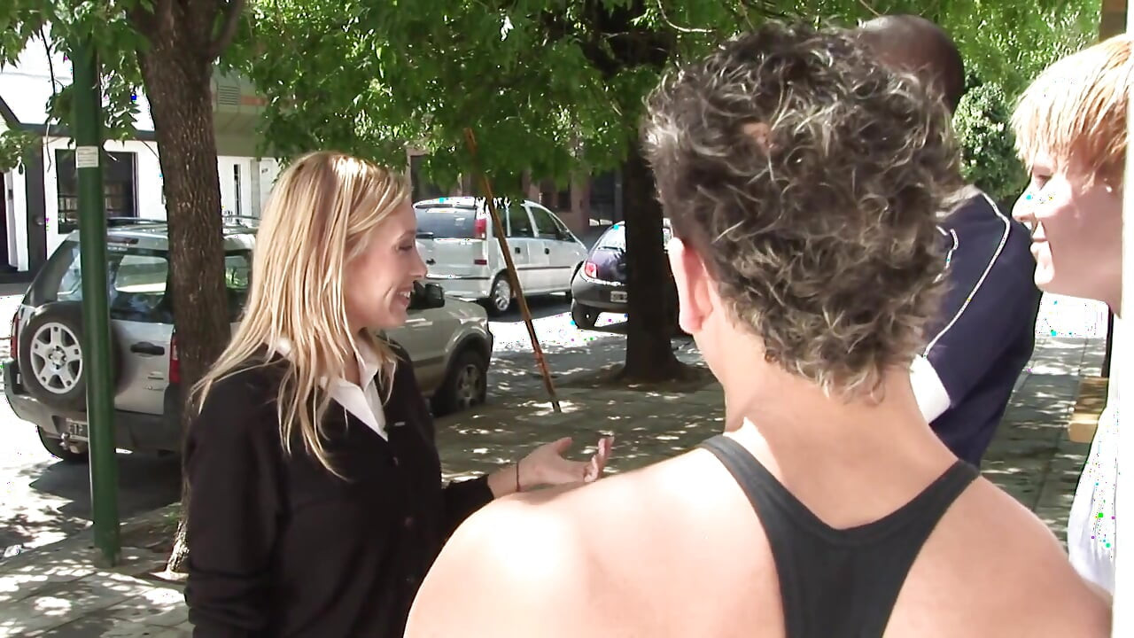 אורגיית זיונים עם זין שחור ולבן