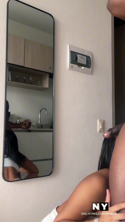 Se pune în genunchi pentru a-mi mânca toată pula cu gura ei mică - cuplu de amatori - Nysdel | Clip 2